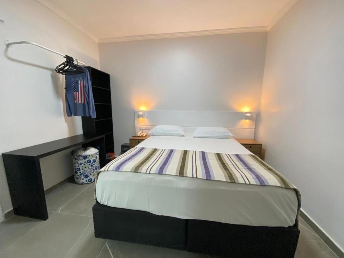 Flat - Acomoda Ate 4 Hospedes - Bairro Do Gonzaga - Santos Sp Dış mekan fotoğraf